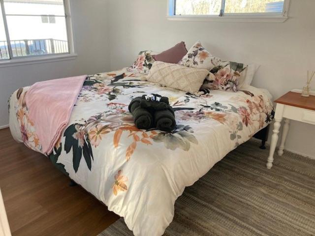 Country house Cottage, Near Lowood , Fernvale, *